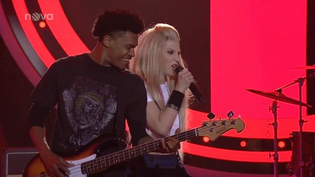 Kateřina Marie Fialová jako Avril Lavigne "Girlfriend" | Tvoje tvář má známý hlas