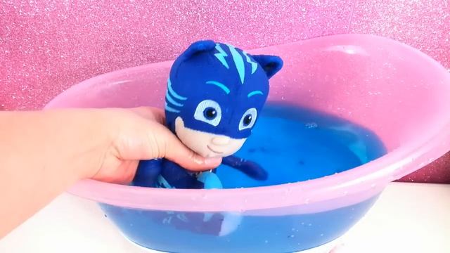I Super Pigiamini fanno il bagnetto nell'acqua magica ✨ [Video per bambini]