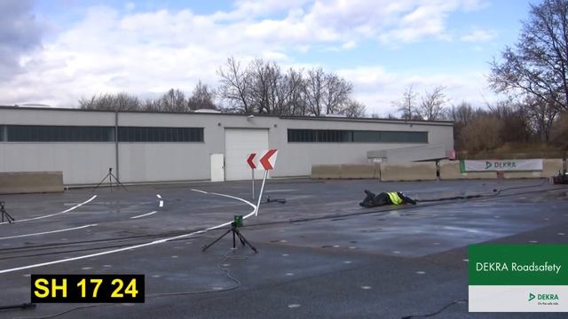 Motorcycle crashtest roadsigns Germany- Nieuwsmotor.nl
