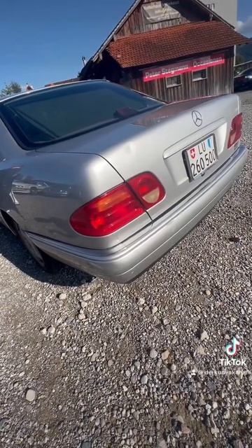 Mercedes W210 e420 V8 sound
