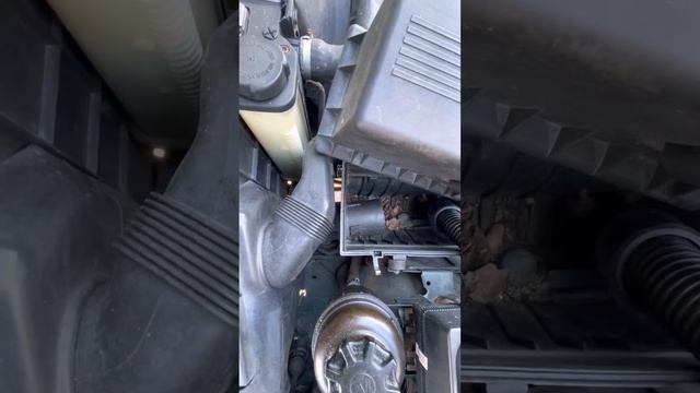 Bmw e34  520i air filter replacement