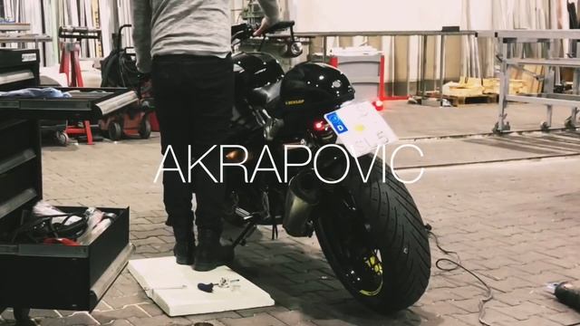 Bmw rnine t Akrapovic vs Sc Project