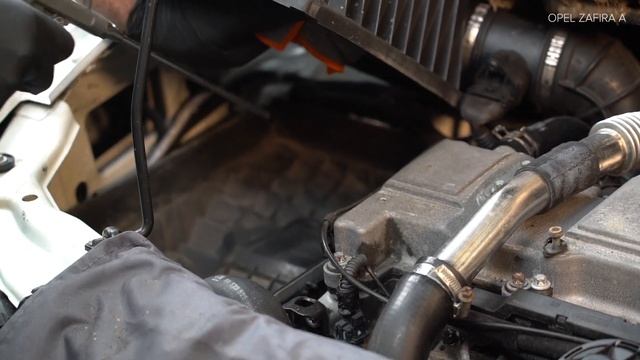 Ako vymeniť vzduchový filter na OPEL ZAFIRA-A (T98) [NÁVOD AUTODOC]