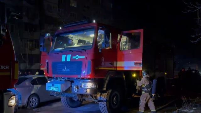 В Запорожье подбитая"титанами ПВО""Герань" попала в жилую многоэтажку.
Повреждено несколько квартир