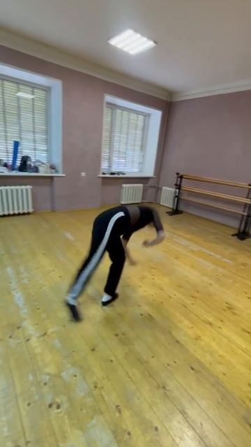 Что она танцует?