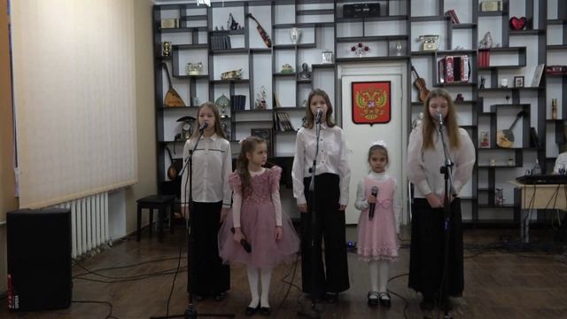 Вокальный квинтет. Мама, папа, я счастливое детство. (Муз. Васкауцан Анастасия, сл. Миндалев Олег)
