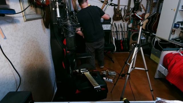 Setup e sound test: costruisco una chitarra headless in LIVE