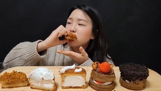 바삭하고 쫄깃한 크로넛 "밀키샵" 크로와상 도넛 Cronut MUKBANG 우유크림 딸기초코 로투스 크로넛 디저트 먹방