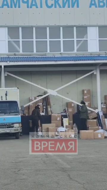 Небрежное обращение с посылками OZON попало на видео