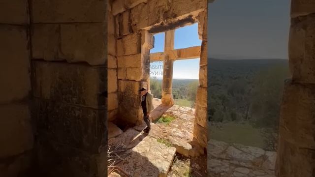 Огромные двери античных микродворцов в глуши (Мерсин, Турция) (1)