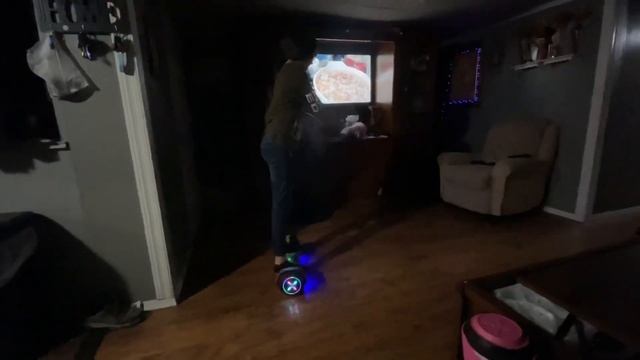 Mis nietas practicando el Hover board 11 vs 6 años