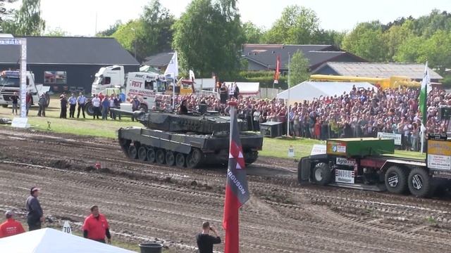 Leopard 2 Tank Pulling at Allingåbro Motor Festival 2014