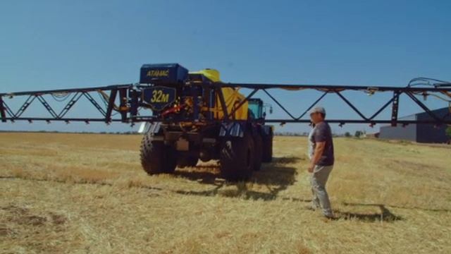 Обзор самоходного опрыскивателя Defender Х1 4000 со штангами 32 метра компании АТАМАС
