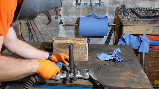 Replacing BMW R80 Steering Head Bearings