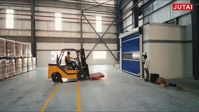Radar sensors recognize the vehicle and open the door