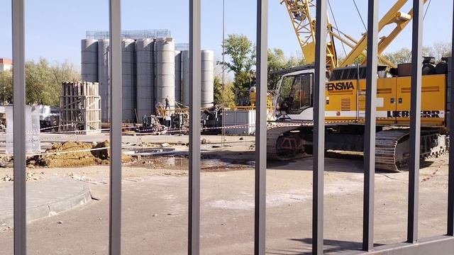 Строительство станции Остров Мечты Бирюлёвской линии сборка крана 03.10.2024