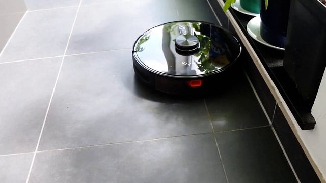 Kyvol Cybovac S31 - ciasno przy ścianie też potrafi