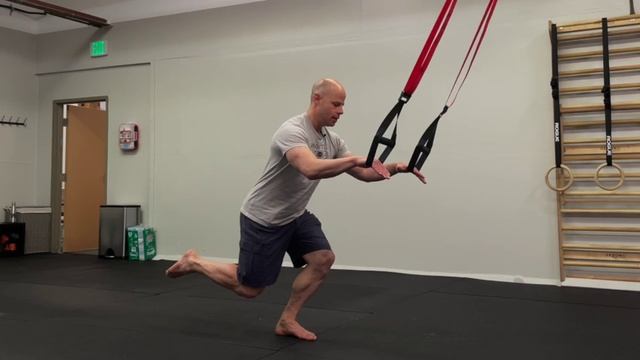 Grind Style Calisthenics Suspension Hover Lunges