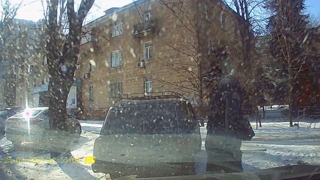 Неадекватный водитель чуть не спровоцировал ДТП на Киевском проспекте в Донецке
