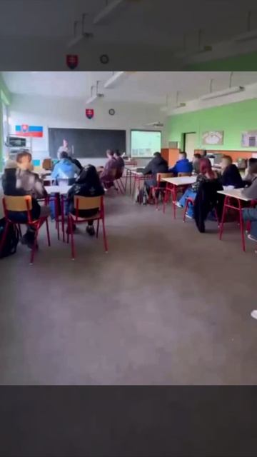 Если двигаться медленно, то хищник не заметит!