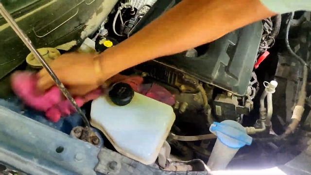 How to refill Windshield washer fluid in Hyundai  यह गलती कभी मत करना,,, #hyundaiVenue #windshield