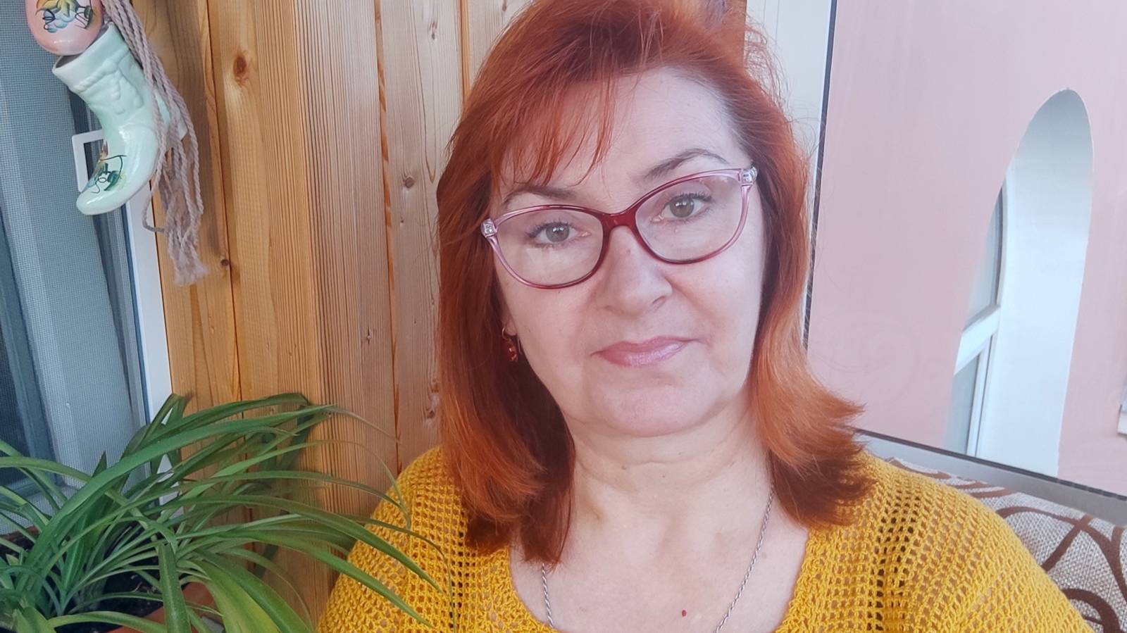 Вяжу детскую игрушку и мужские носки.
