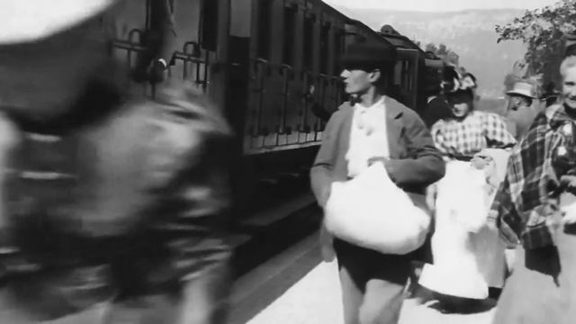 Arrival of a Train at La Ciotat (The Lumière Brothers, 1896) [4k, 60 fps]