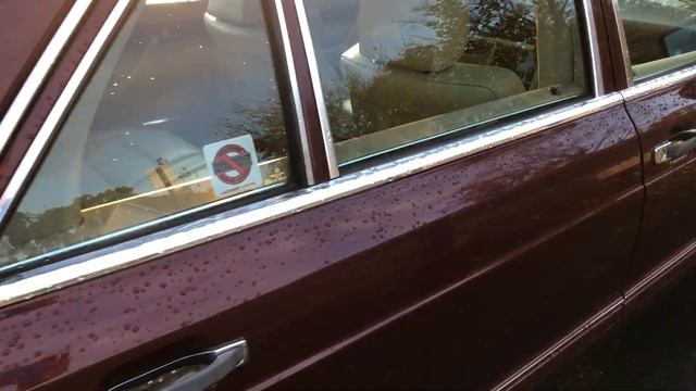 Beautiful Mercedes 560 SE Four Doors Sedan 360 Degrees Walk Around the Car for Sale