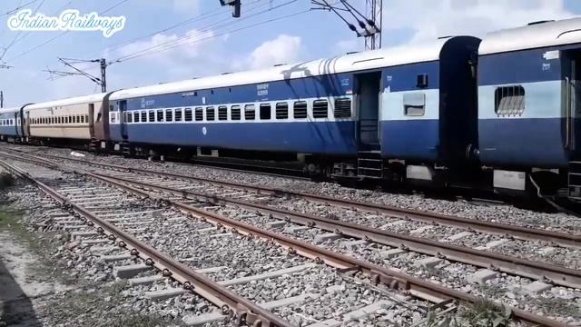 04674 Shaheed Express (WAP-7 Tuglakabad 30352) Slowly Crossing Bhawani Mod (Pachrukhi, Siwan)