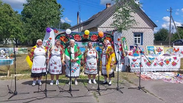 Народное гуляние  в деревне Бухличи, Столинского района  Поют "Бухлiчаначкi" Бресткая обл. Беларусь
