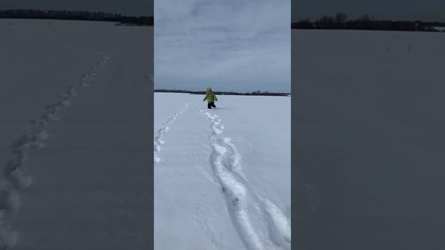 В поле катаемся с горки