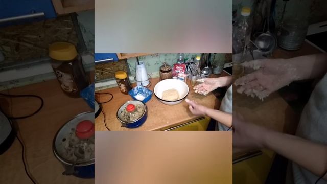 Вкуснейшее тесто без дрождевое. на кефире без заморочек.. Жарим пирожки