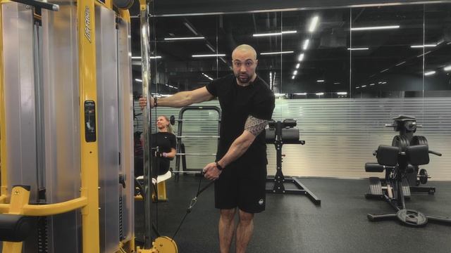 Махи в сторону в кроссовере
