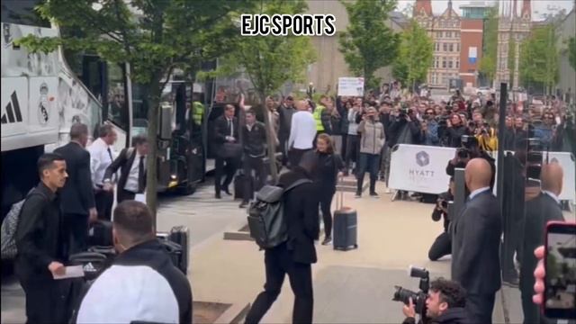 Real Madrid players arrive to hotel in Manchester!! (UEFA Champions League)