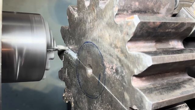 Пакистанские мастера - ремонт вала поворотного механизма Komatsu