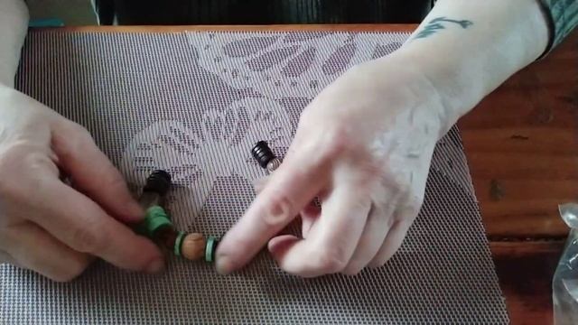 Комплект  -  браслет и серьги.Красота с натуральным янтарём.