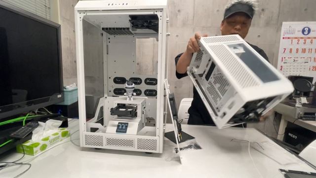 【自作PC】大人気のthermaltake TheTower100 SNOW EDITHION 開封してみた。