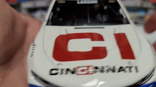 Kyle Larson 2021 Cincinnati 1/24 Elite NASCAR Diecast Review