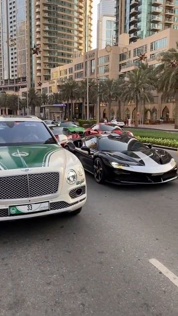 Dubai Police Bentayga VS SF90 Stradale 💪