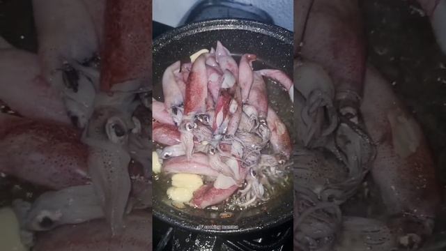 Baby squid in olive oil #fbreelsvideo #foryoupage #fbviral #cooking #cookingtime #cookingathome