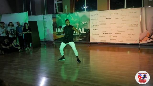 Adonis Santiago performance