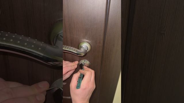 Вскрытие цилиндрового замка без повреждений