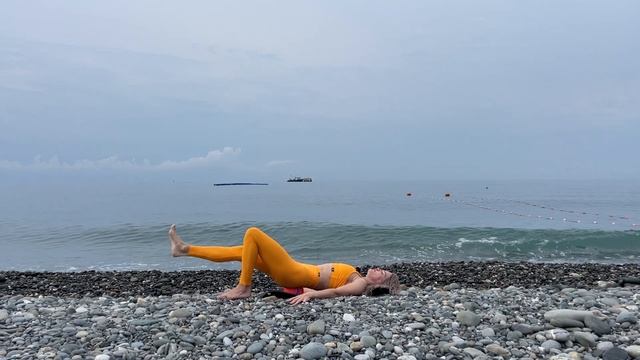 Тренируем пресс, нужен мяч