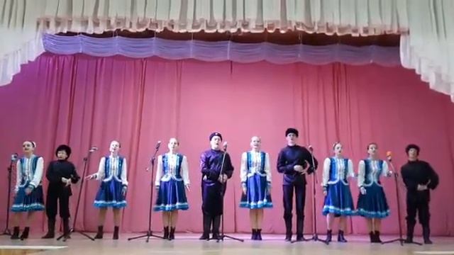 "Вокруг леса обошли" - образцовый хор "Казачок"