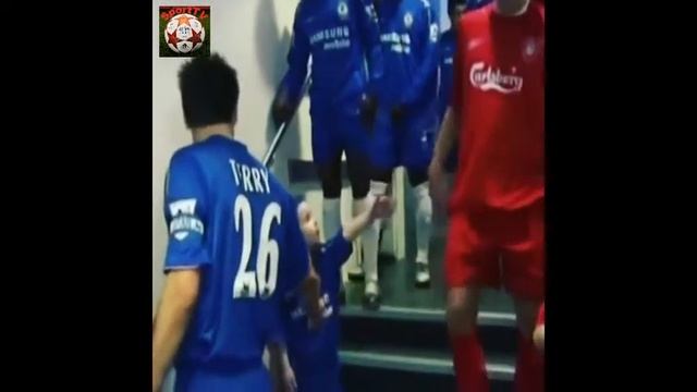 Steven Gerrard ударил ребенка!!! ШОК!