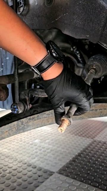 We just replaced the Sway Bar Links and Outer Tie Rods #cars #acmaintenancetips #mechanic #fyp #fyp
