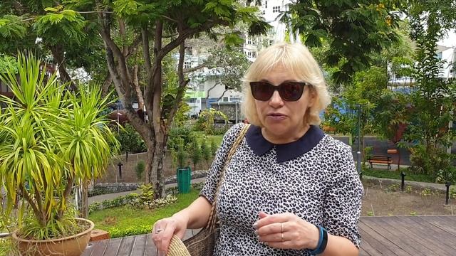 В городском саду Мале играет духовой оркестр