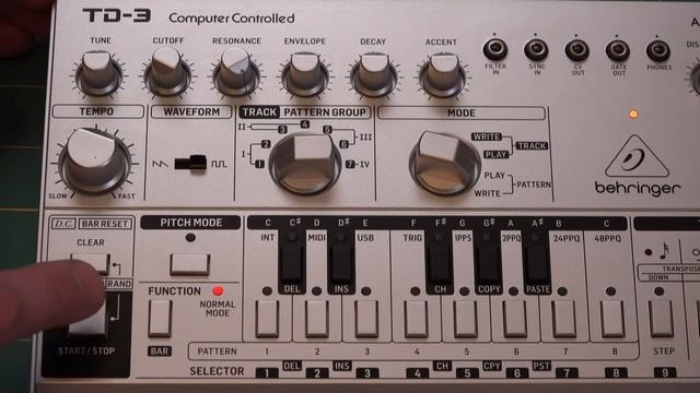 Behringer TD-3-SR Classic TB-303 Repro Bass Line Synth Unboxing, Setup and Jam Session!