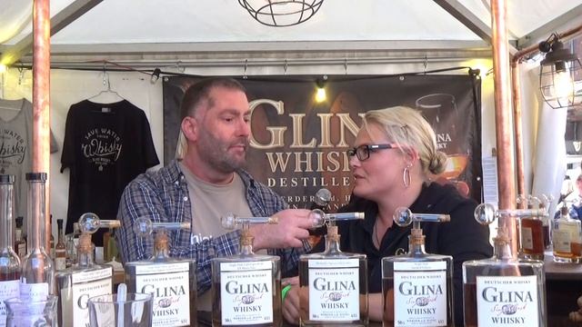 WhiskyJason interviewt Nicole von der Glina Distillerie beim Whiskyherbst 2018 in Berlin