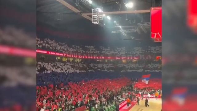 🔴Сербские фанаты развернули флаг РФ во время баскетбольного матча с литовским клубом🔴✌🇷🇺✌